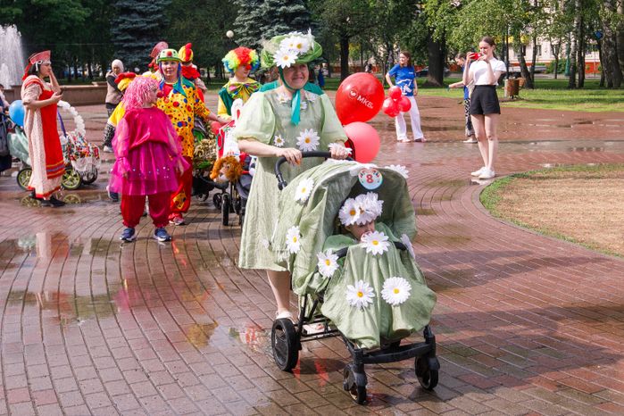 Парад колясок в сквере "Юбилейный" в Химках