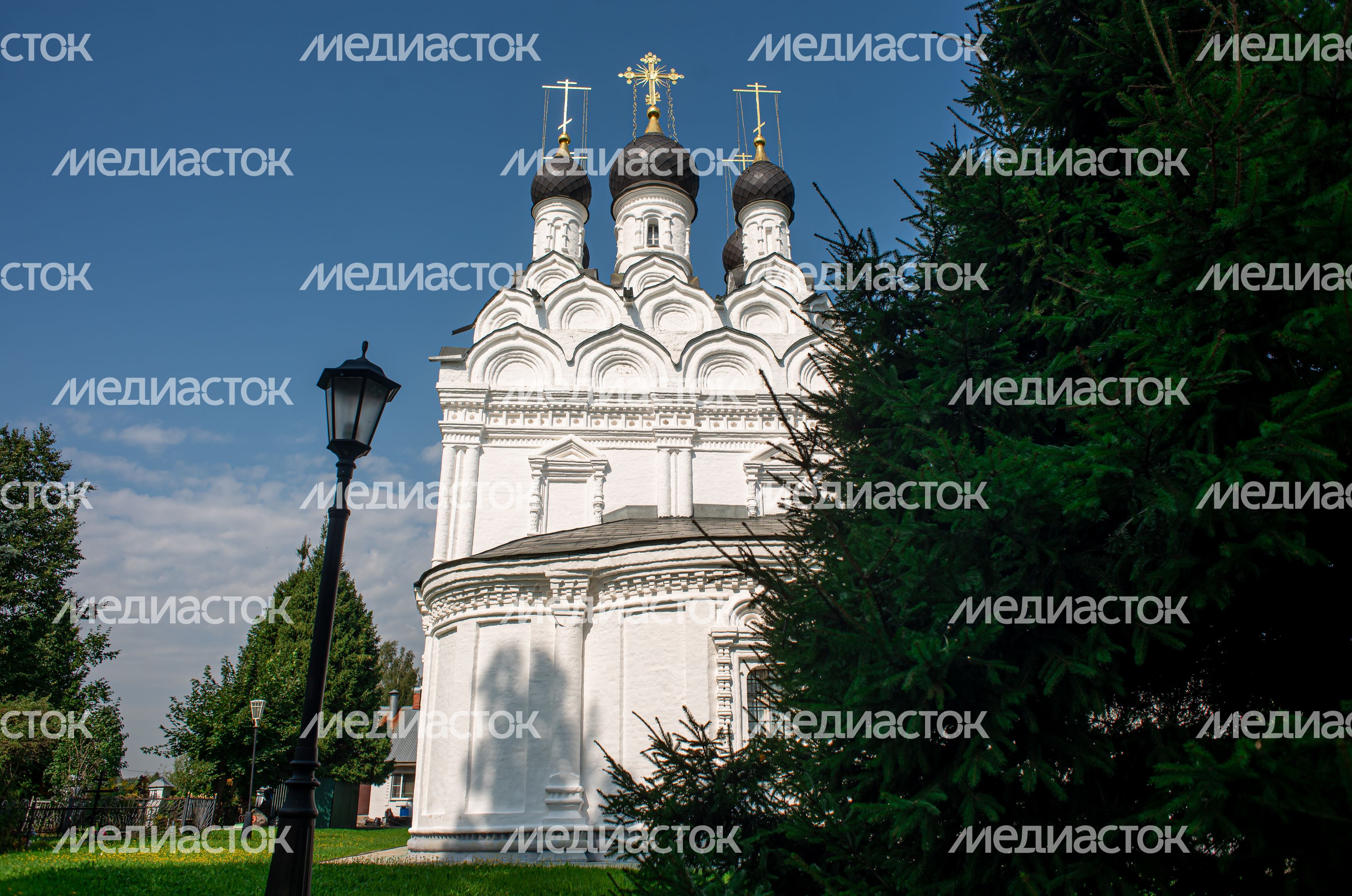 Летние виды церкви Сергия Радонежского в Комягино