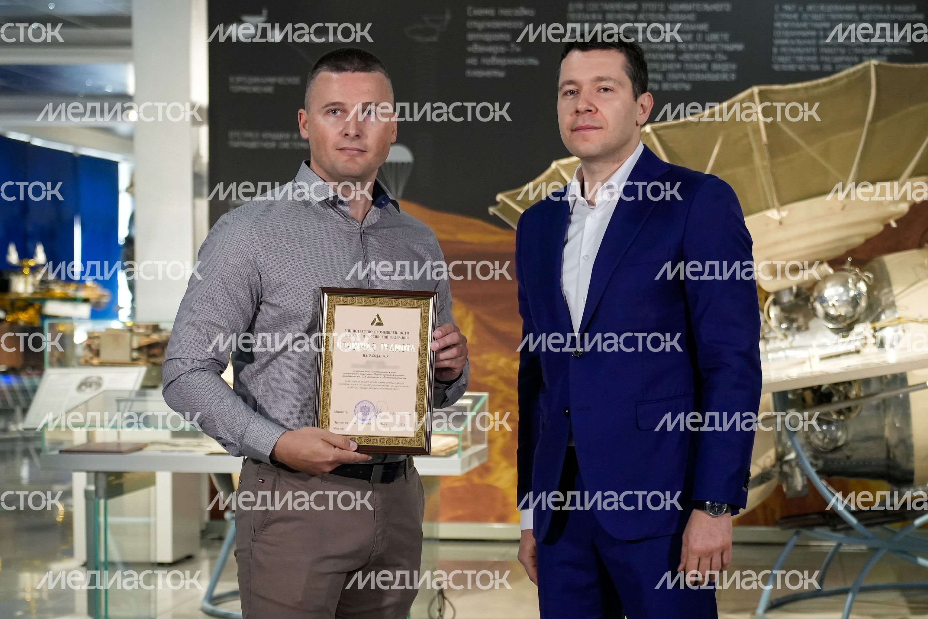 Антон Алиханов вручил награды лучшим сотрудникам НПО им. С.А. Лавочкина