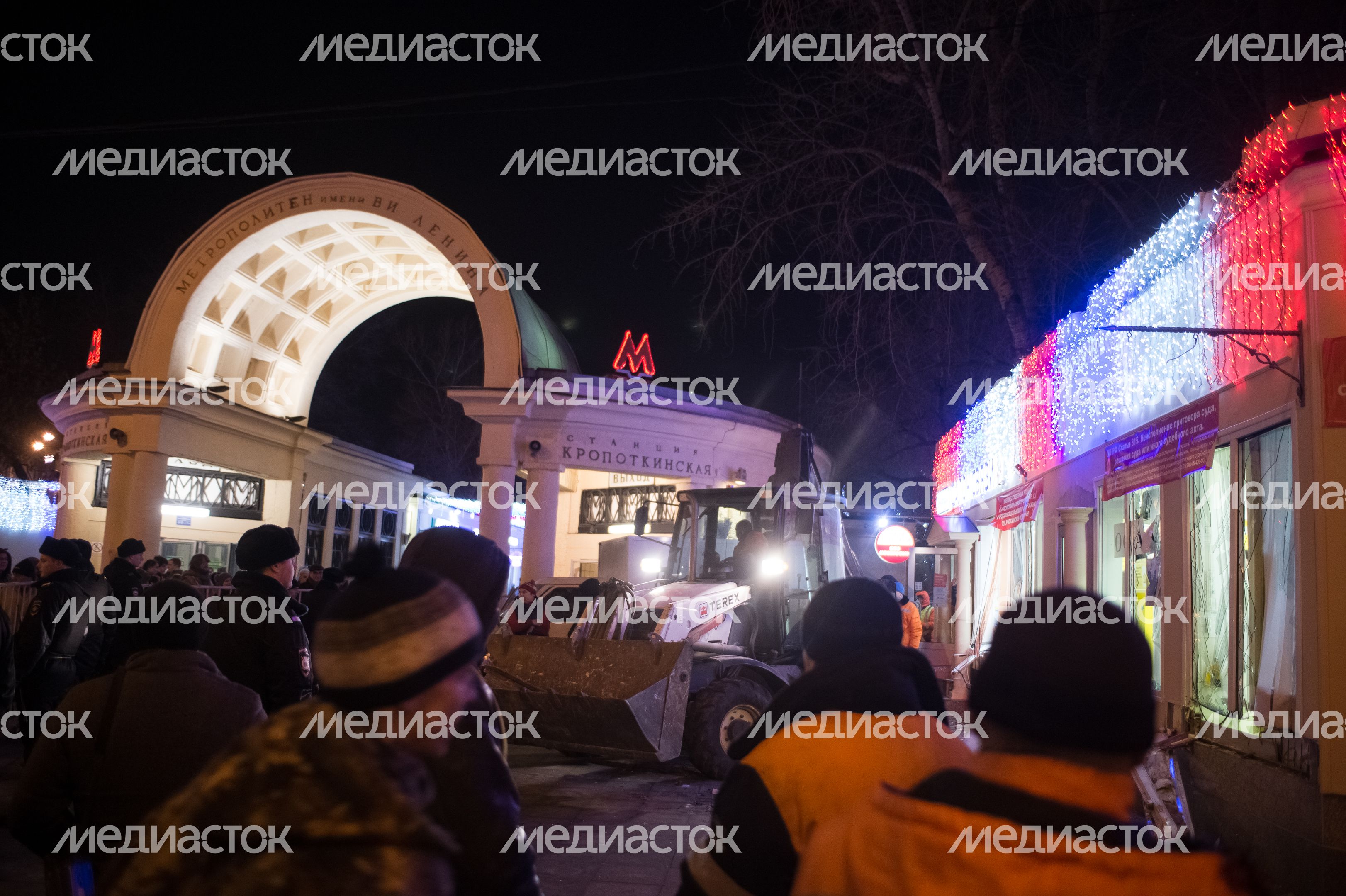 Снос самостроя у станции метро Кропоткинская в Москве