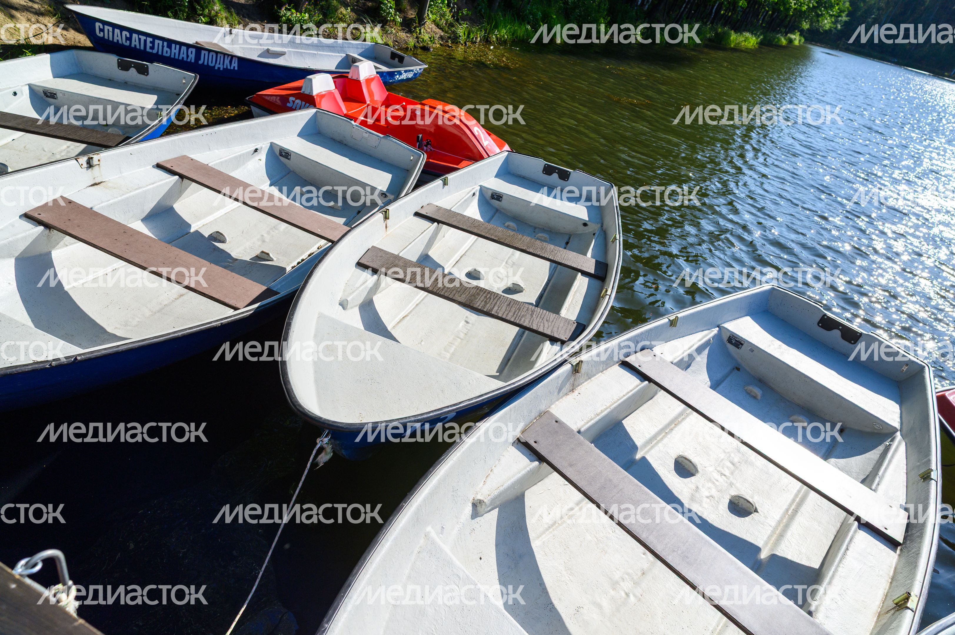 Прокат лодок на пляже парка «Авангард» в Электростали Прокат лодок на пляже парка «Авангард» в Электростали