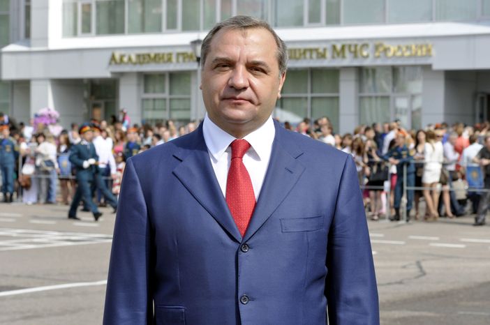 Владимир Пучков на выпускном в Академии гражданской защиты МЧС