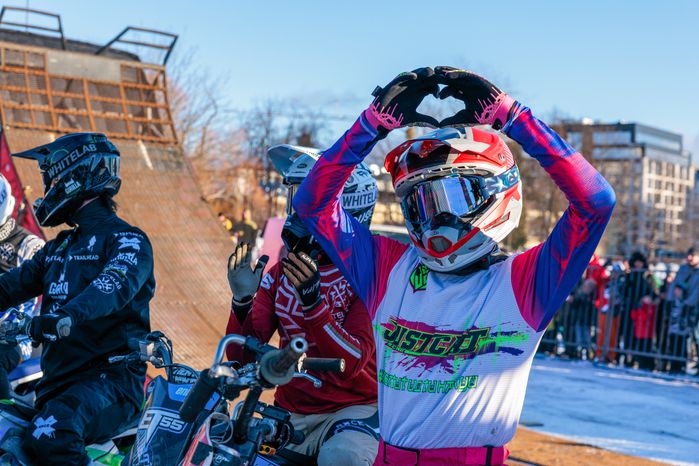 Зимний фристайл-мотокросс от команды FMX13 в Одинцово