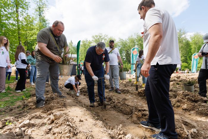 Кирилл Григорьев с командой принял участие во Всероссийской акции «Сад памяти»