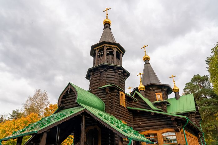 Храм Серафима Саровского в дачном поселке Снегири в Истре