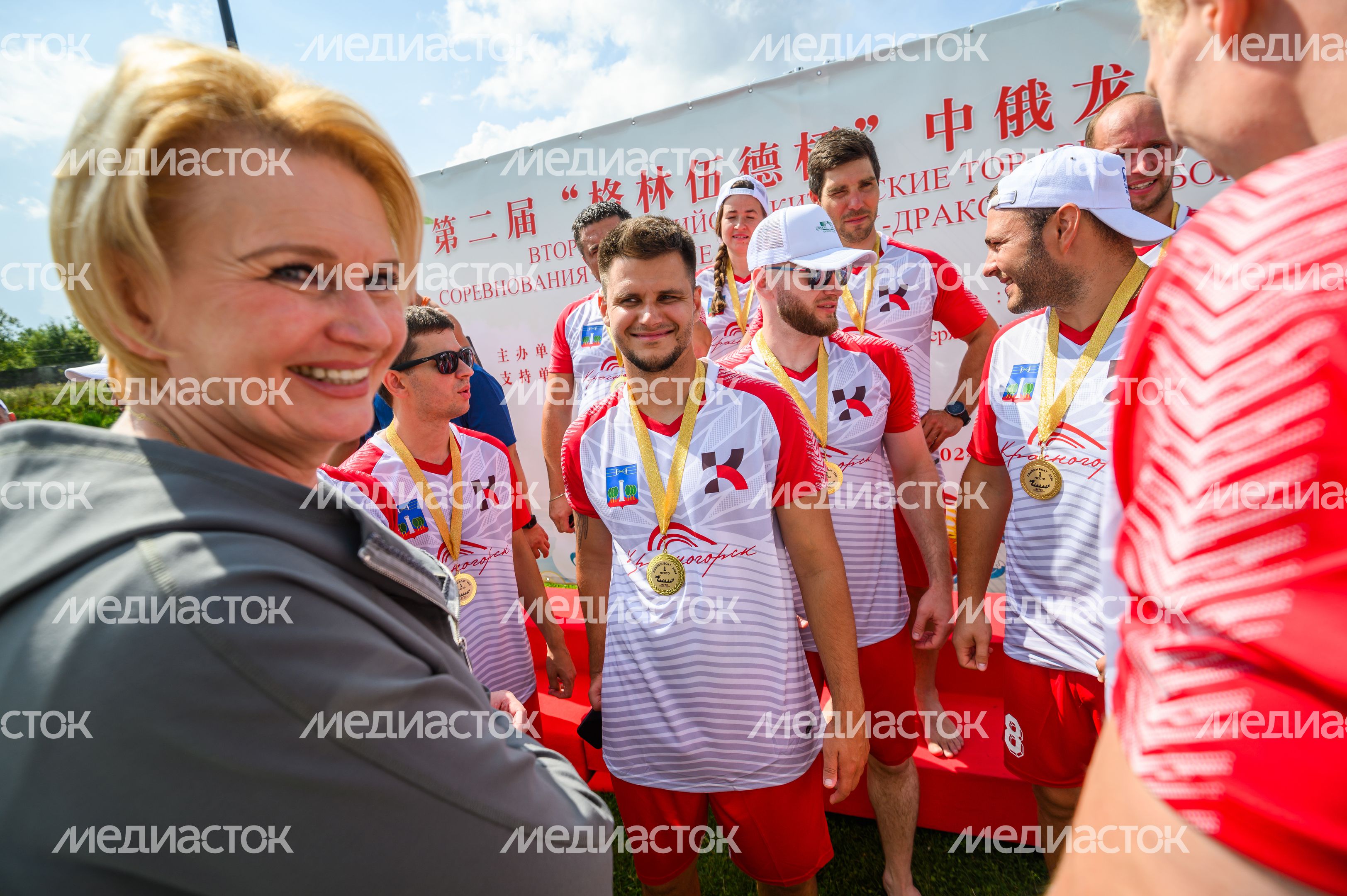 Гонки на лодках-драконах в Красногорске в год празднования 75-летия дипотношений КНР и России Гонки на лодках-драконах в Красногорске в год празднования 75-летия дипотношений КНР и России