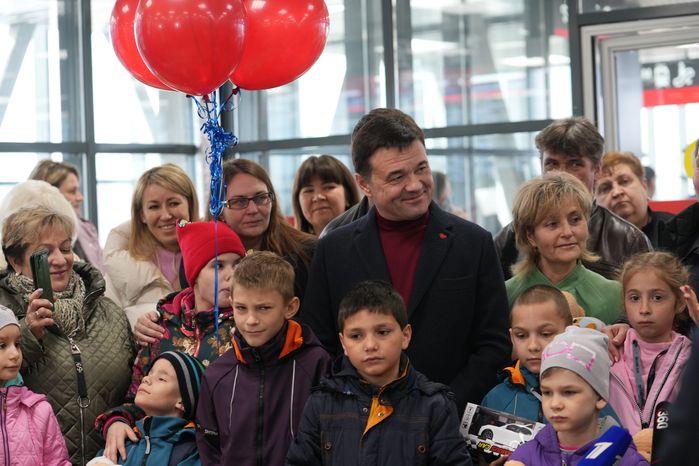 Встреча губернатором Подмосковья детей-сирот из ДНР