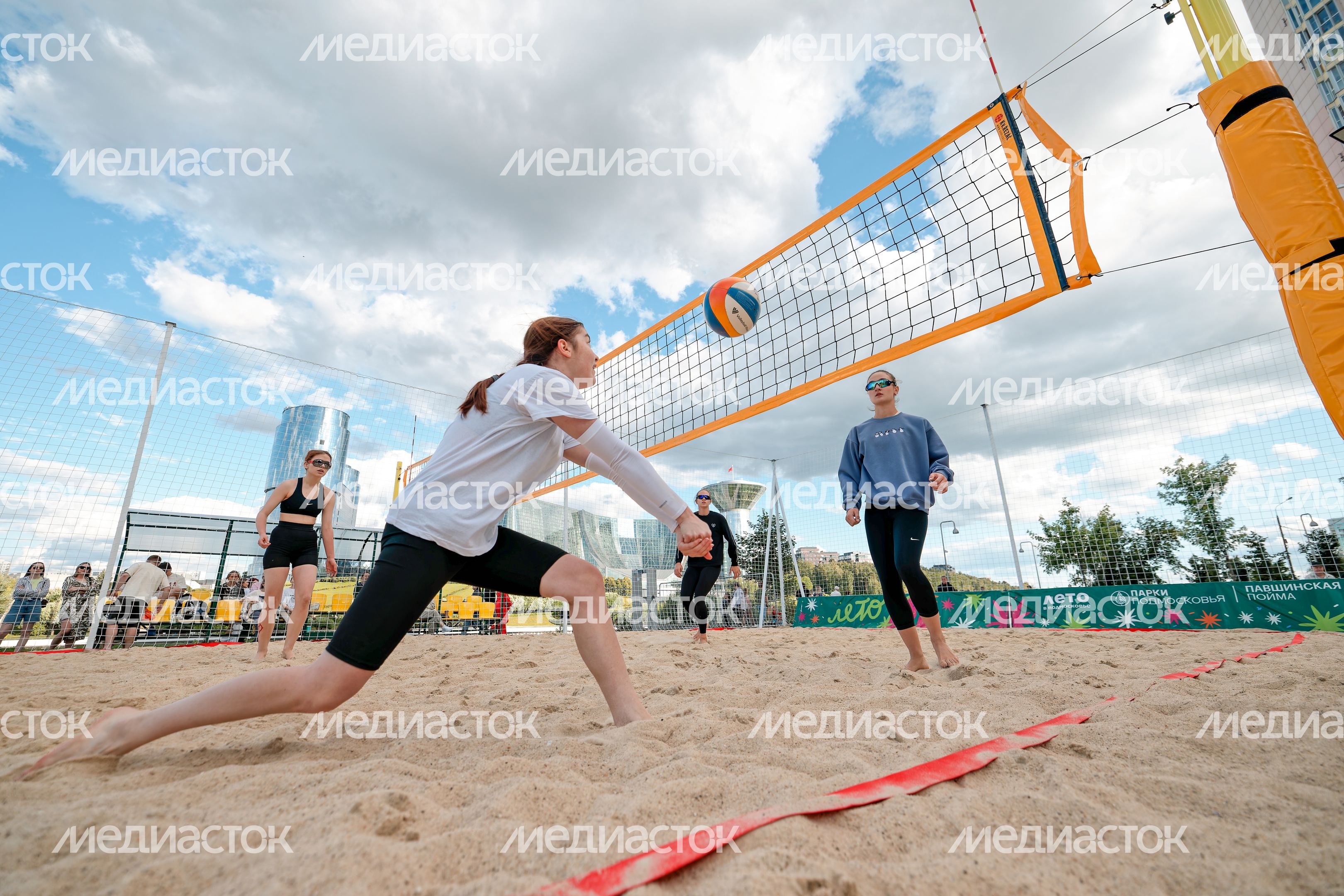 Пляжный волейбол на новой площадке «Пойма volley» в Красногорске Пляжный волейбол на новой площадке «Пойма volley» в Красногорске
