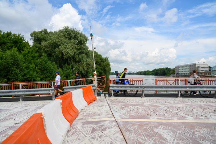 Наплавной разводной Бобреневский мост в Коломне через Москву-реку