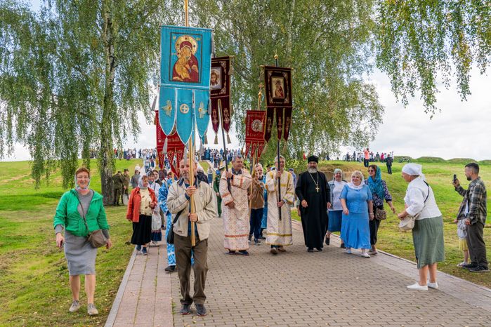 Крестный ход на памятных мероприятиях на Бородинском поле в День воинской славы России