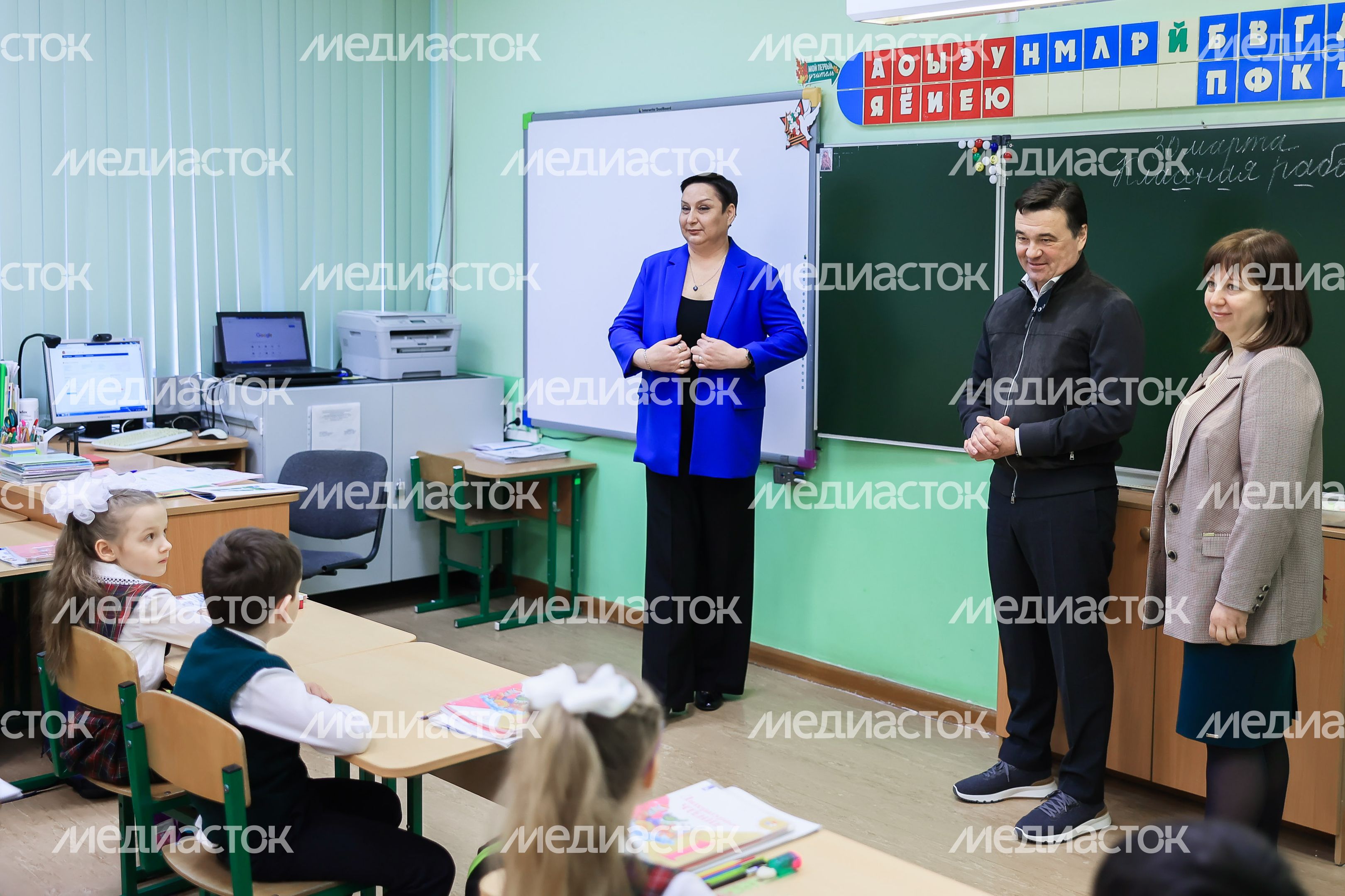 Проверка хода строительства пристройки к школе №14 в Долгопрудном Губернатором Подмосковья