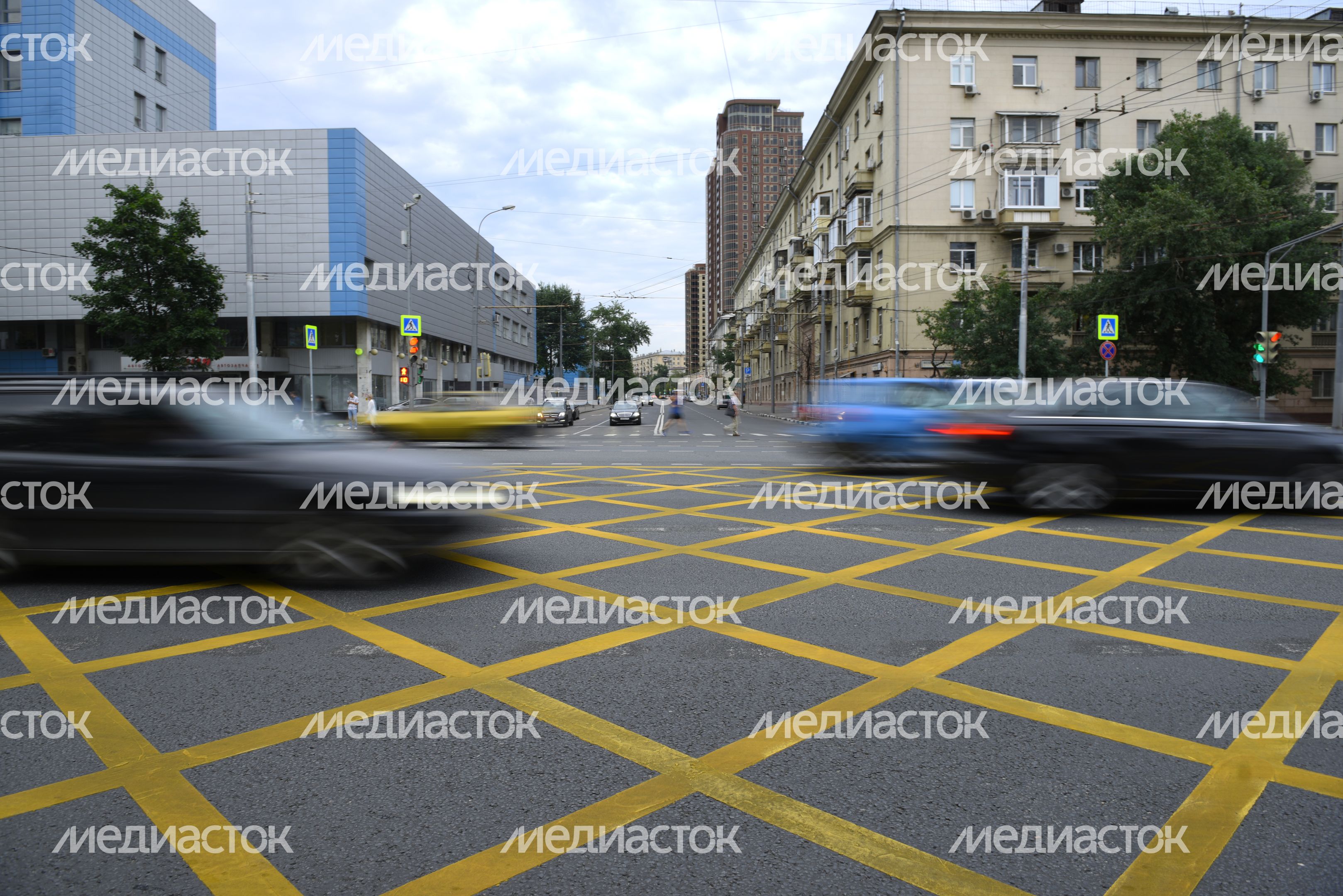 Дорожная разметка «вафельница» в Москве