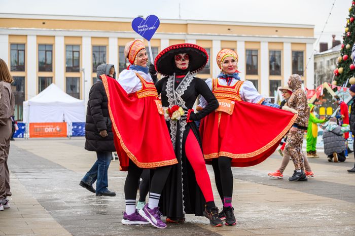 Новогодний забег в карнавальных костюмах Space Carnival 2024 в Королеве