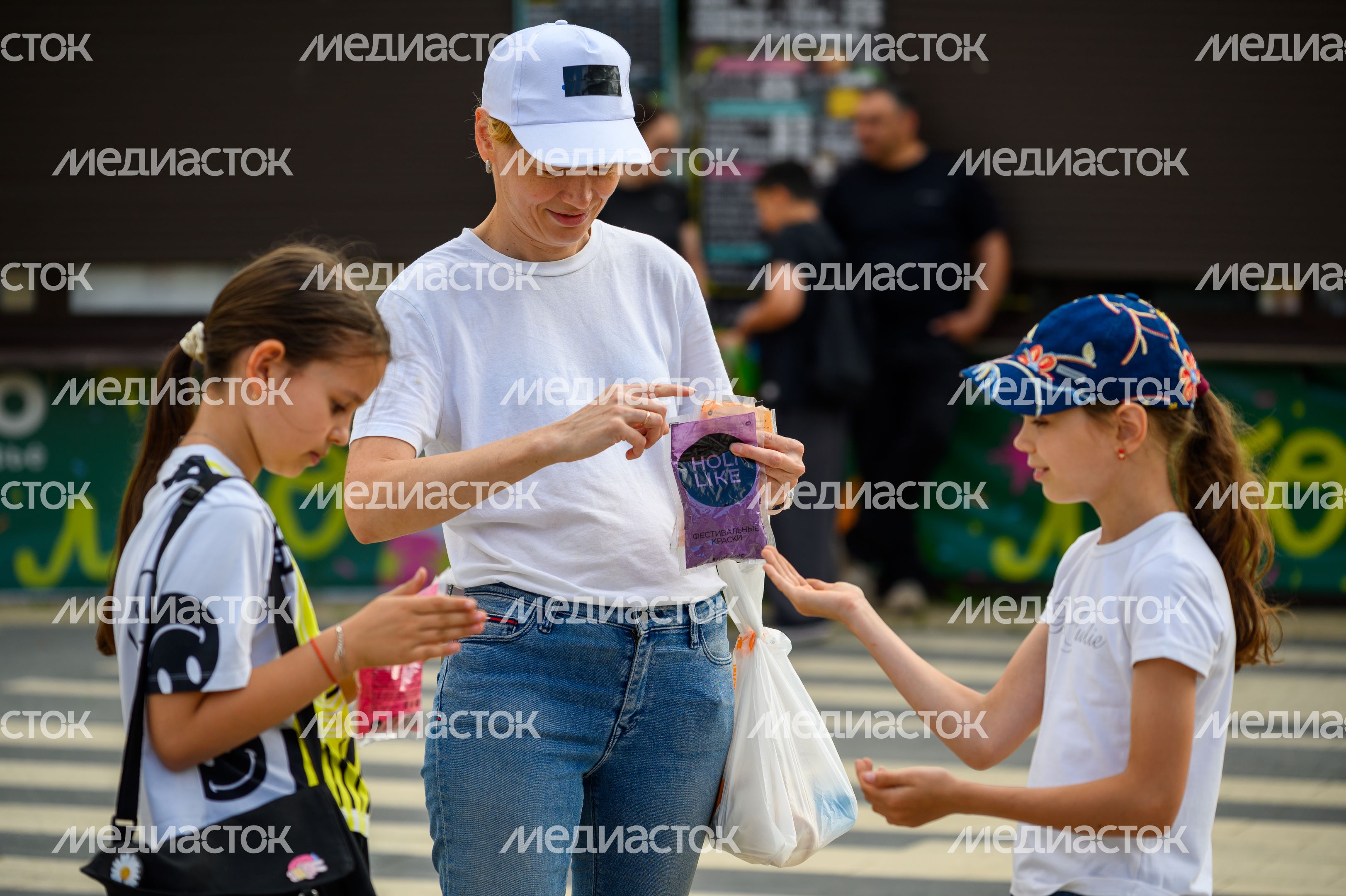 Фестиваль красок Holi Dance в Наташинском парке в Люберцах Фестиваль красок Holi Dance в Наташинском парке в Люберцах