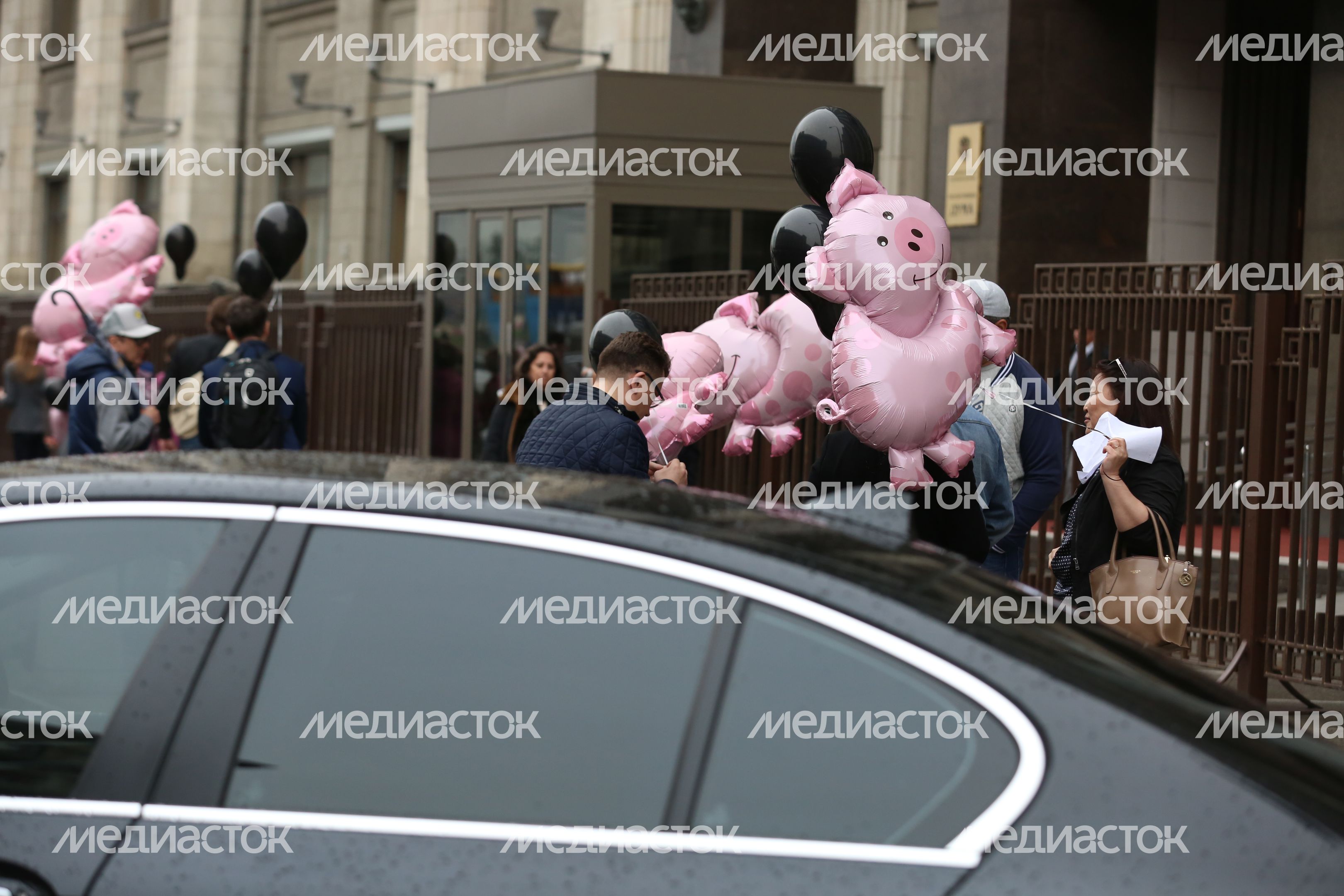 Акция протеста валютных заемщиков у здания Госдумы в Москве