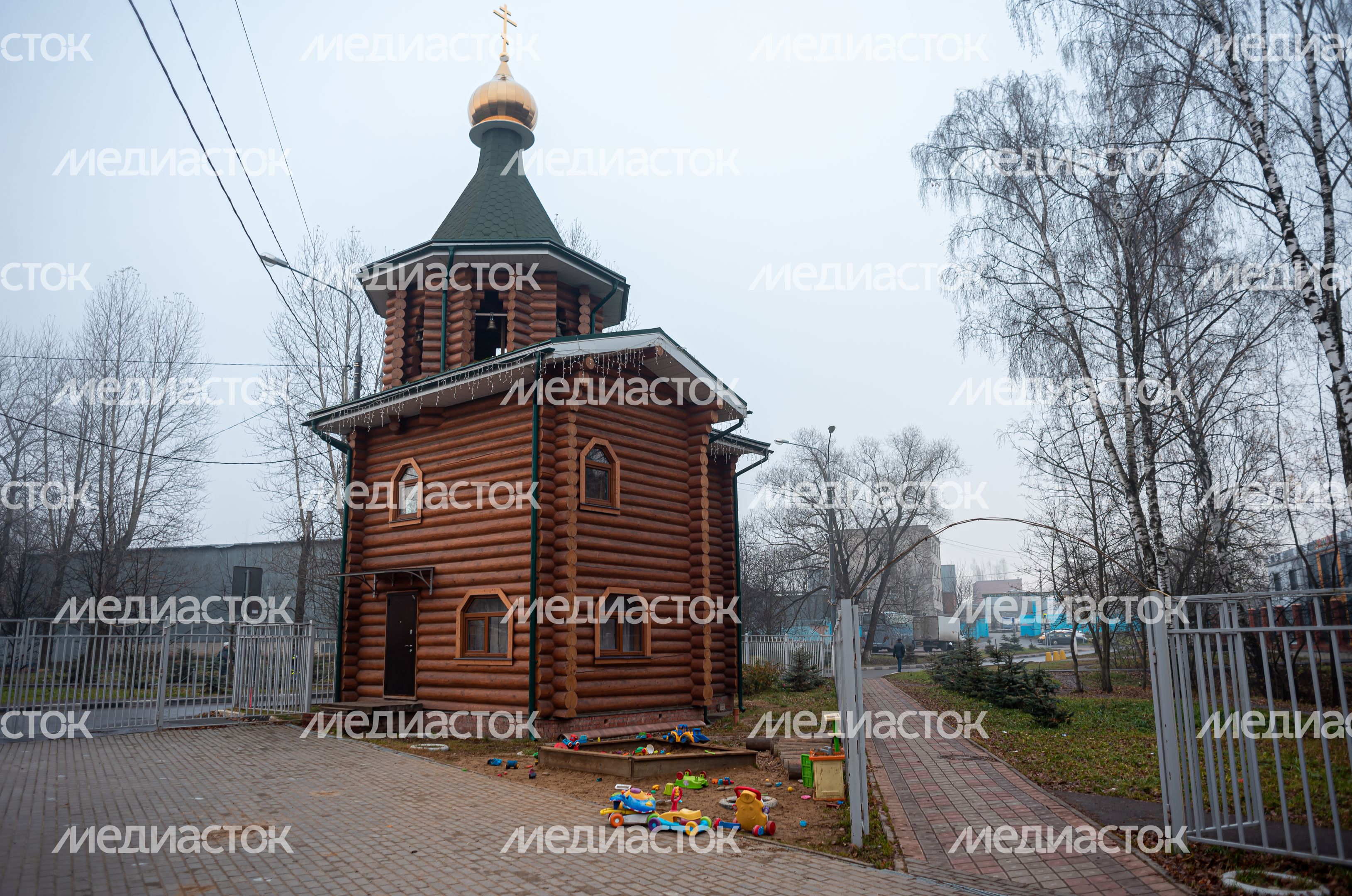 Осенние виды Храма во имя святых благоверных князей Петра и Февронии Муромских