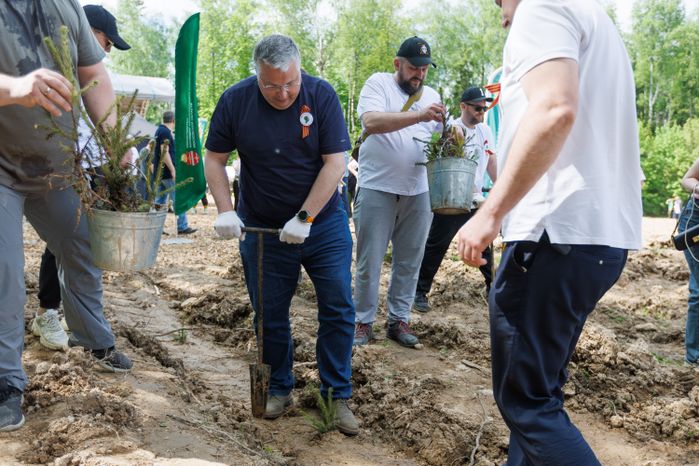 Кирилл Григорьев с командой принял участие во Всероссийской акции «Сад памяти»