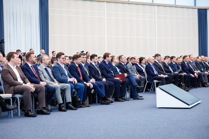 Андрей Воробьев открыл пленарную дискуссию форума "Эффективная РСО: от стандарта к цифре и качеству"