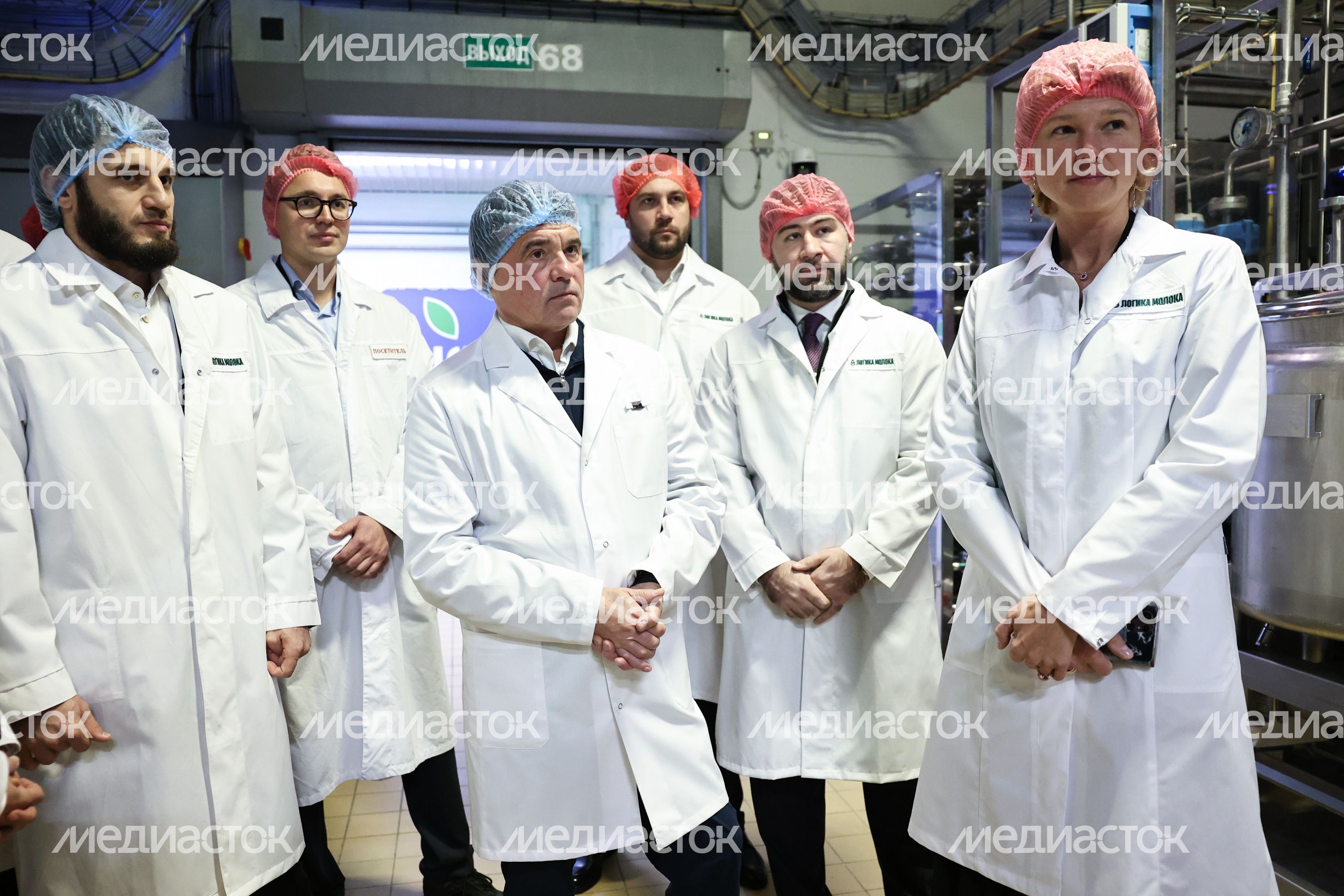 Андрей Воробьев и Оксана Лут посетили молочный комбинат "Чеховский" Андрей Воробьев и Оксана Лут посетили молочный комбинат "Чеховский"
