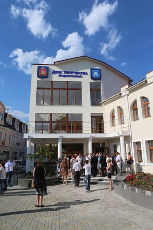 А. Воробьев посетил детский сад и дом культуры в Республике Крым