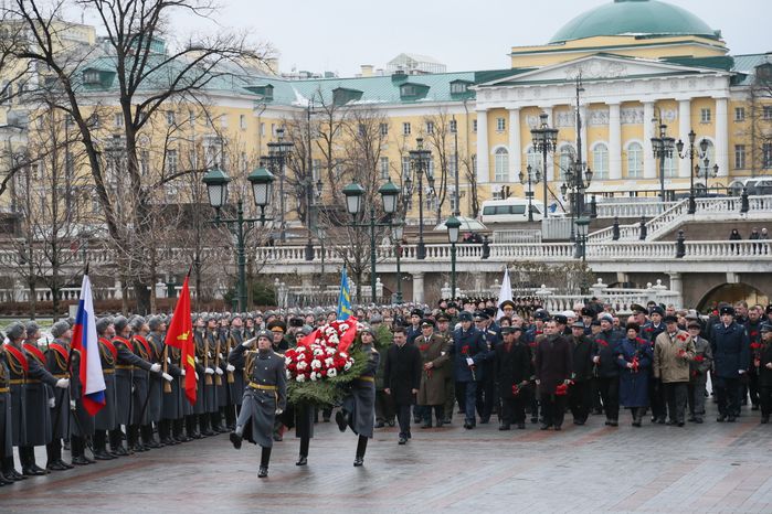 А. Воробьев возложил цветы к Могиле Неизвестного Солдата