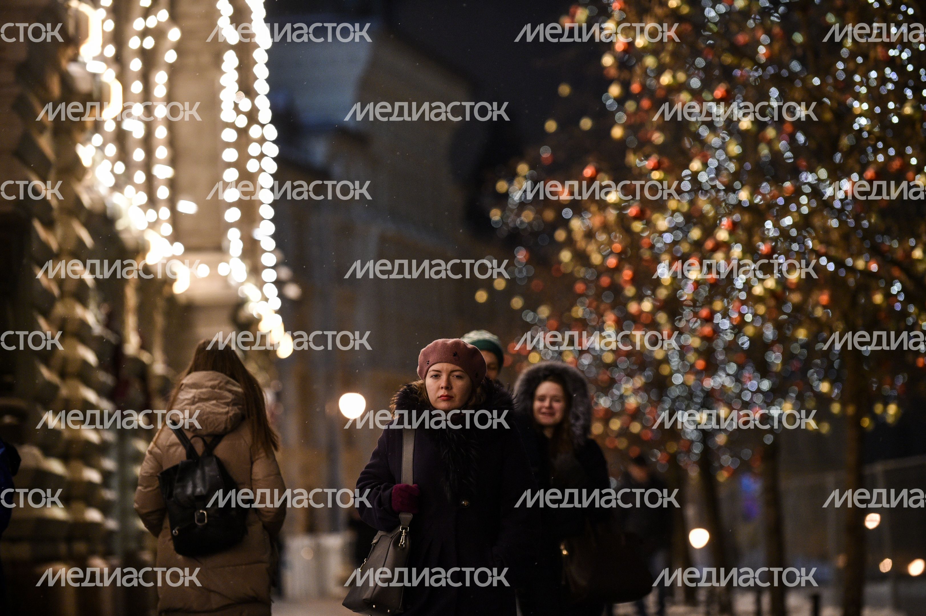 Подготовка к Новому году в Москве