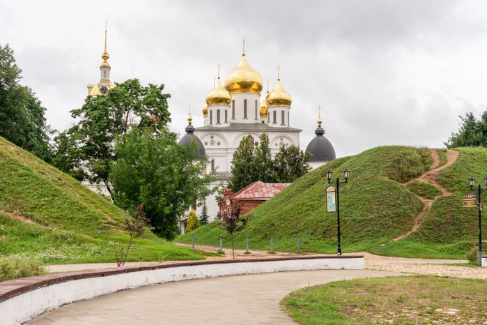 Летние виды города Дмитров в районе Советской площади