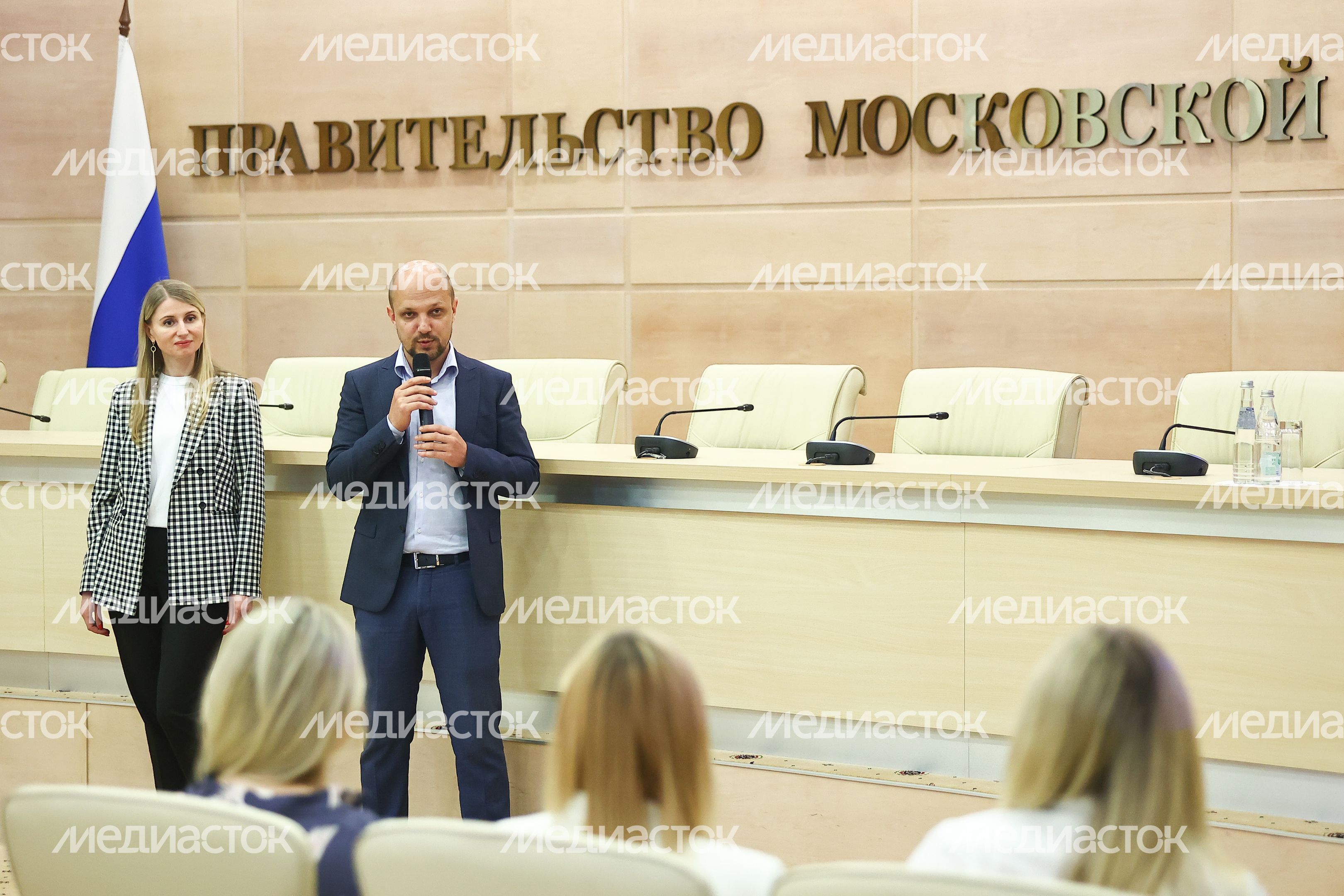 Подмосковным тренерам вручили сертификаты на покупку жилья по соципотеке Подмосковным тренерам вручили сертификаты на покупку жилья по соципотеке