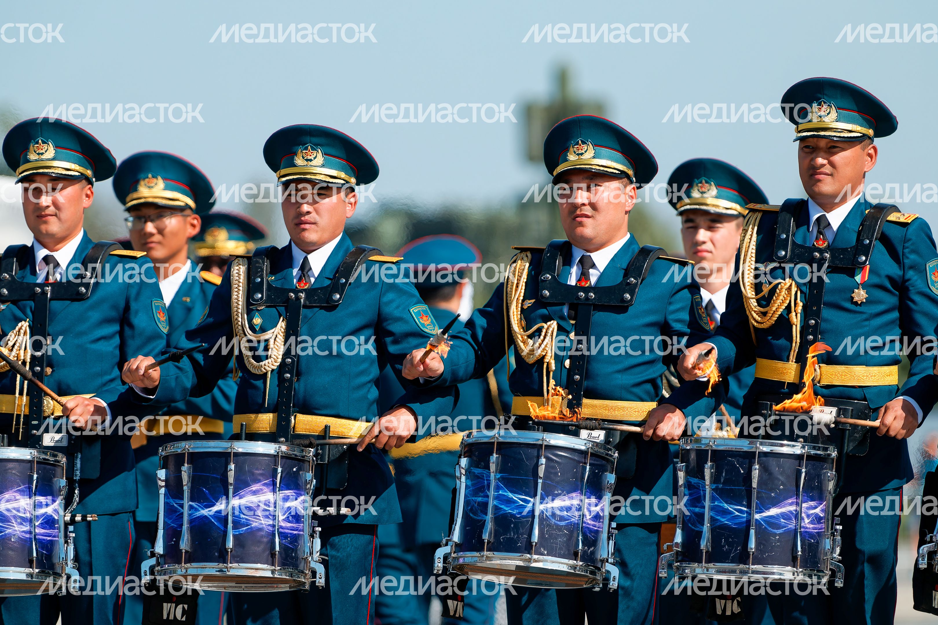 Военный оркестр силовых ведомств Казахстана на военно-музыкальном фестивале «Спасская башня» у Главного храма ВС РФ