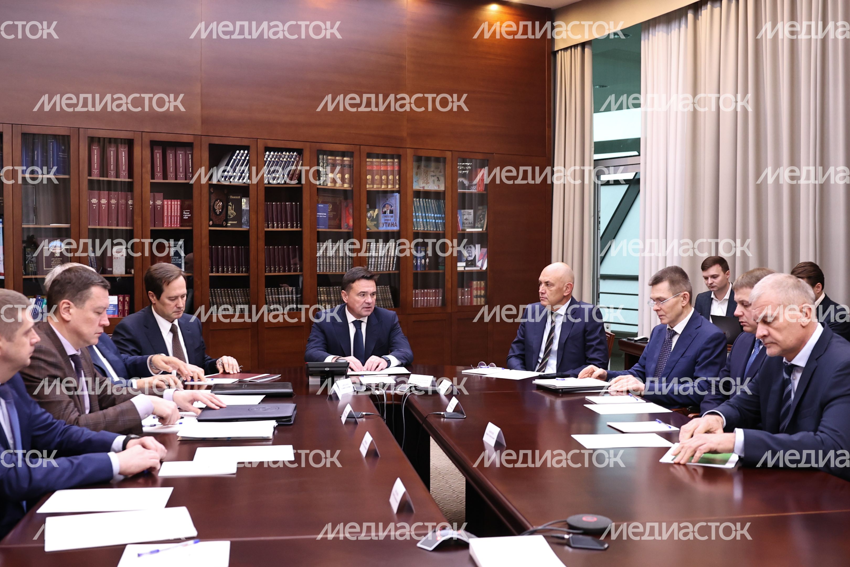 Андрей Воробьев провел оперативное совещание с правоохранительным блоком Андрей Воробьев провел оперативное совещание с правоохранительным блоком