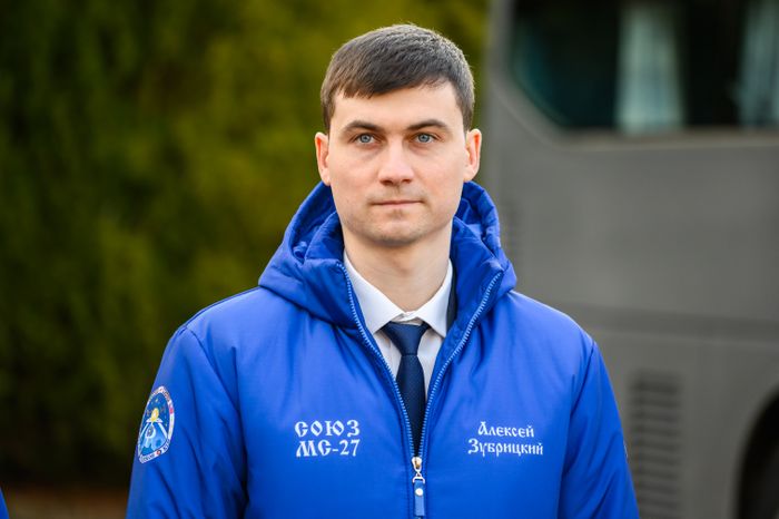 Бортинженер ТПК «Союз МС-27» Алексей Зубрицкий на проводах экипажа космонавтов МКС-73 из Звездного городка