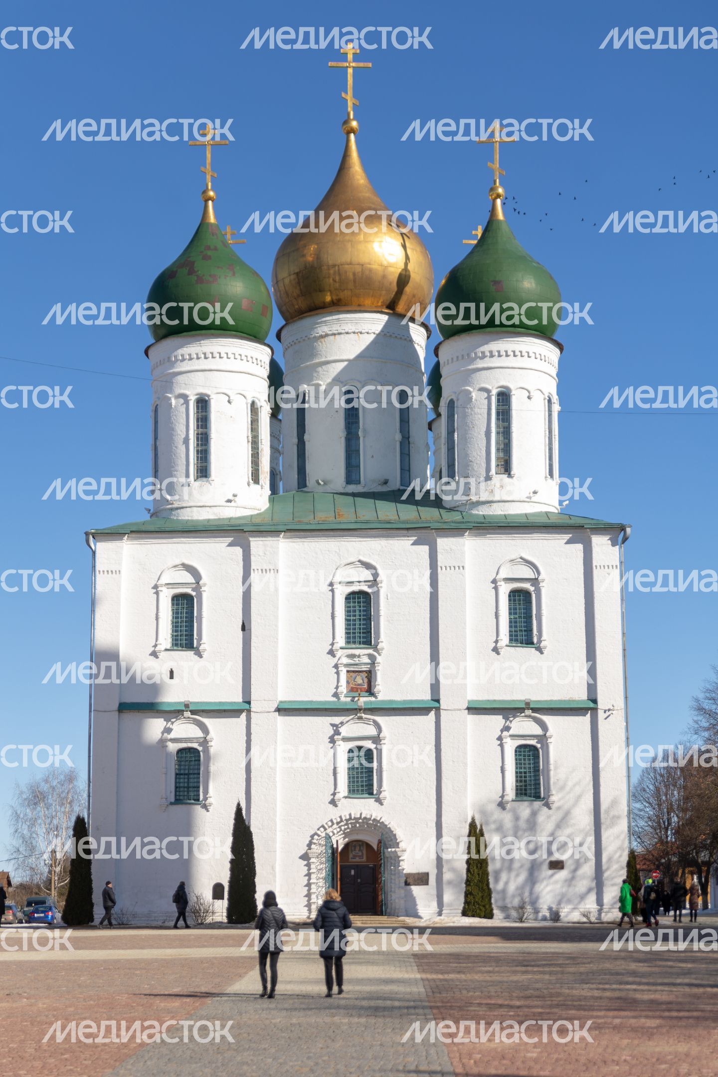 Коломенский кремль. Соборная площадь и Пятницкие ворота Коломенский кремль. Соборная площадь и Пятницкие ворота
