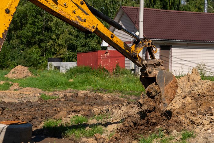 Ремонт трубопровода холодного водоснабжения в поселке Бородинское Поле Можайского округа