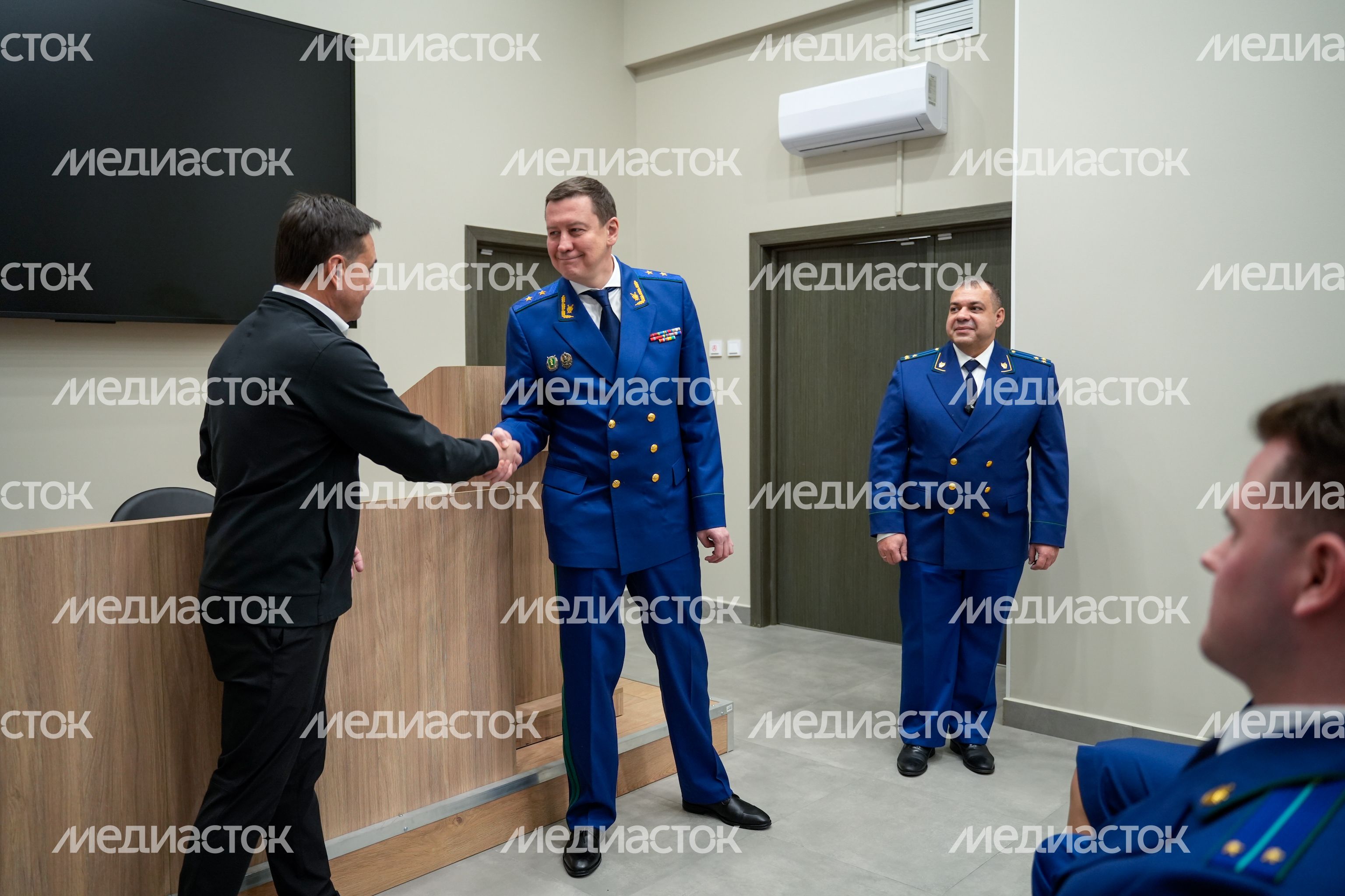 Андрей Воробьев открыл новое здание Солнечногорской городской прокуратуры Андрей Воробьев открыл новое здание Солнечногорской городской прокуратуры
