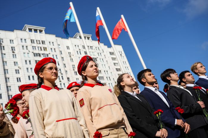 Мемориальную доску Героя РФ Артема Щукина открыли в подольской школе №30