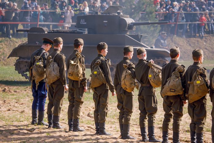 Военно-историческая реконструкция "Успех в единстве поколений" в Химках