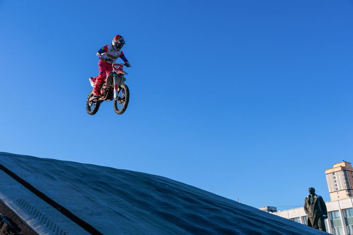 Зимний фристайл-мотокросс от команды FMX13 в Одинцово