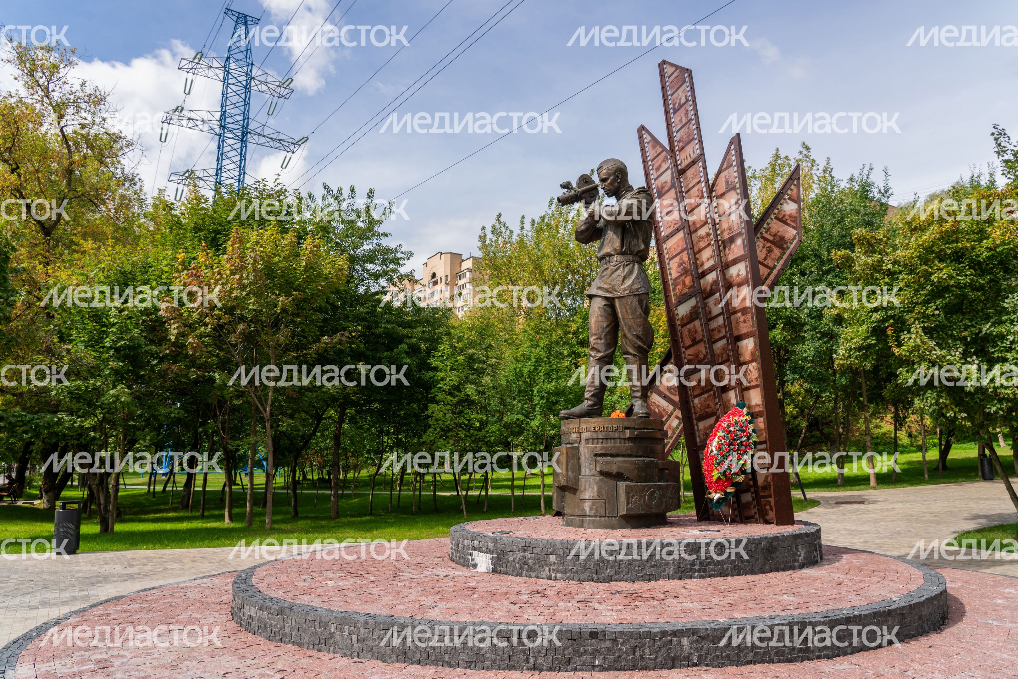 Памятник фронтовому кинооператору в Красногорске