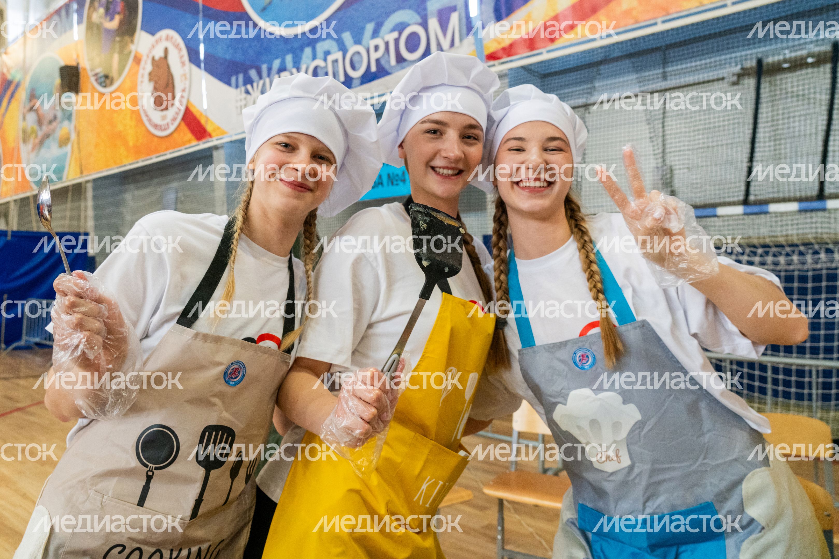 Спортсмены училищ олимпийского резерва соревновались в умении печь блины Спортсмены училищ олимпийского резерва соревновались в умении печь блины