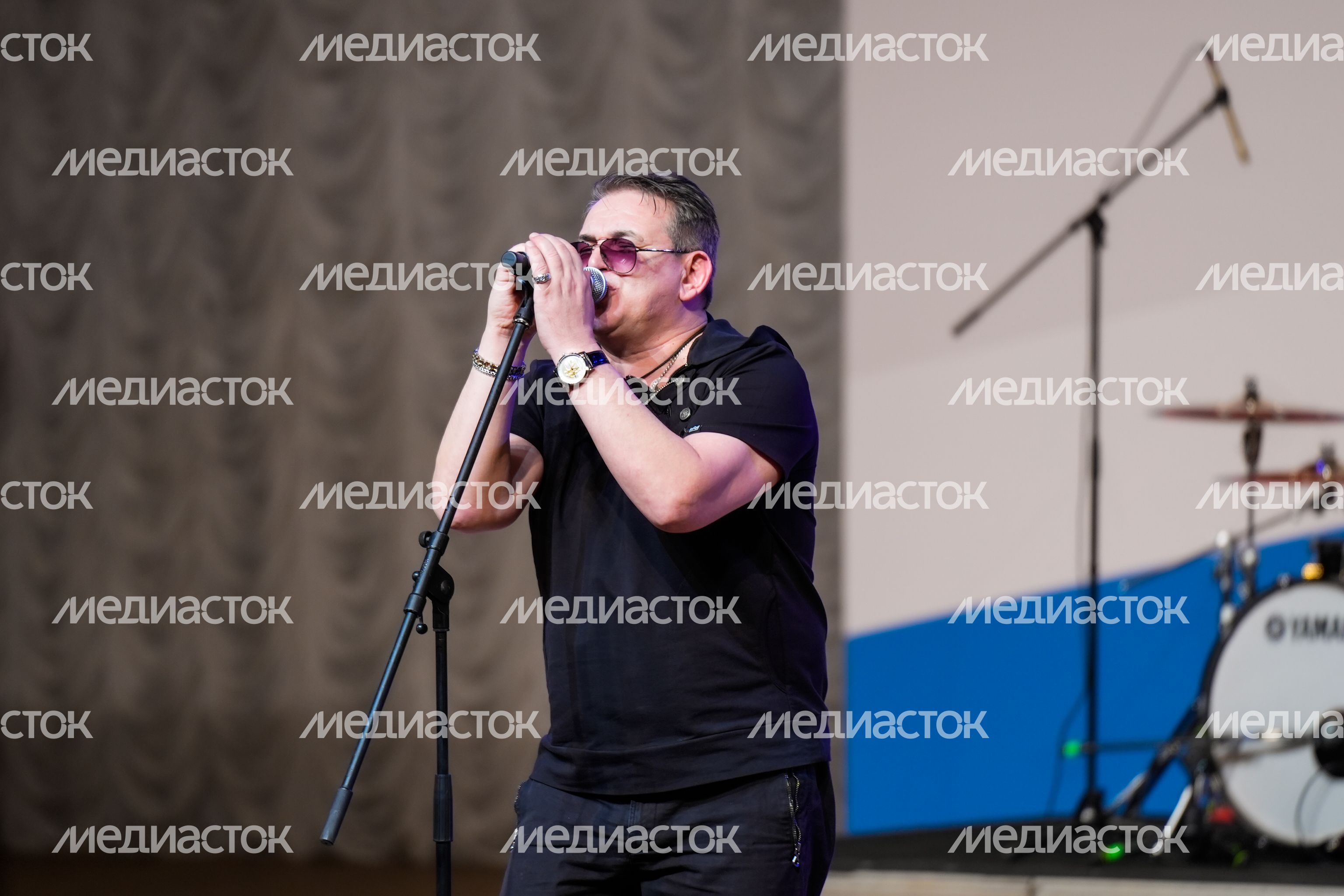 Группа "7Б" выступает перед гостями и участниками форума "На государственной службе" Группа "7Б" выступает перед гостями и участниками форума "На государственной службе"