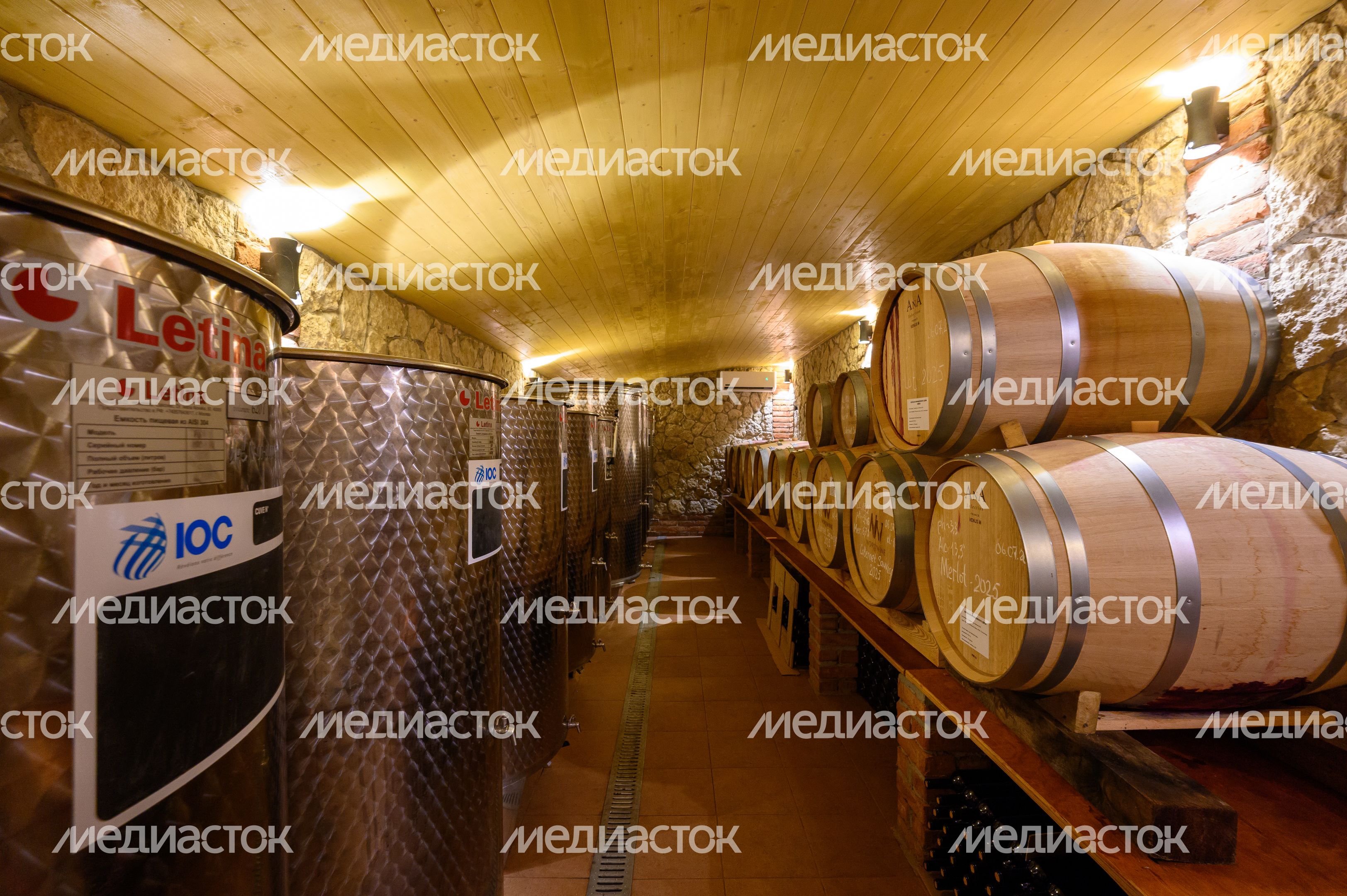 Дубовые бочки для выдержки вина на винодельне Nordwine в деревне Дергаево Раменского круга Дубовые бочки для выдержки вина на винодельне Nordwine в деревне Дергаево Раменского круга