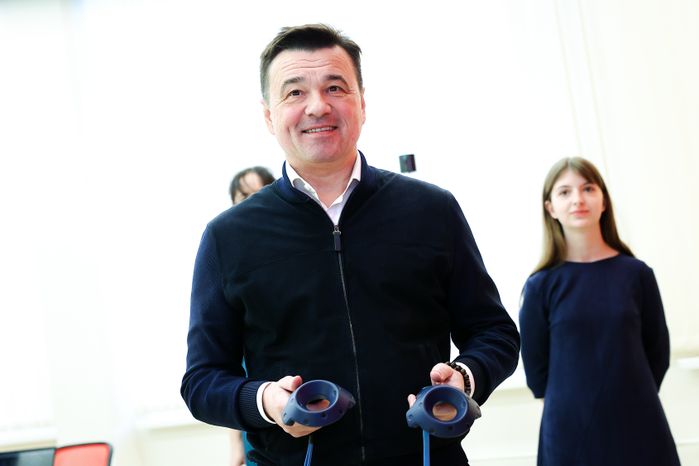 Губернатор поблагодарил учеников и педагогов гимназии им. Подольских курсантов