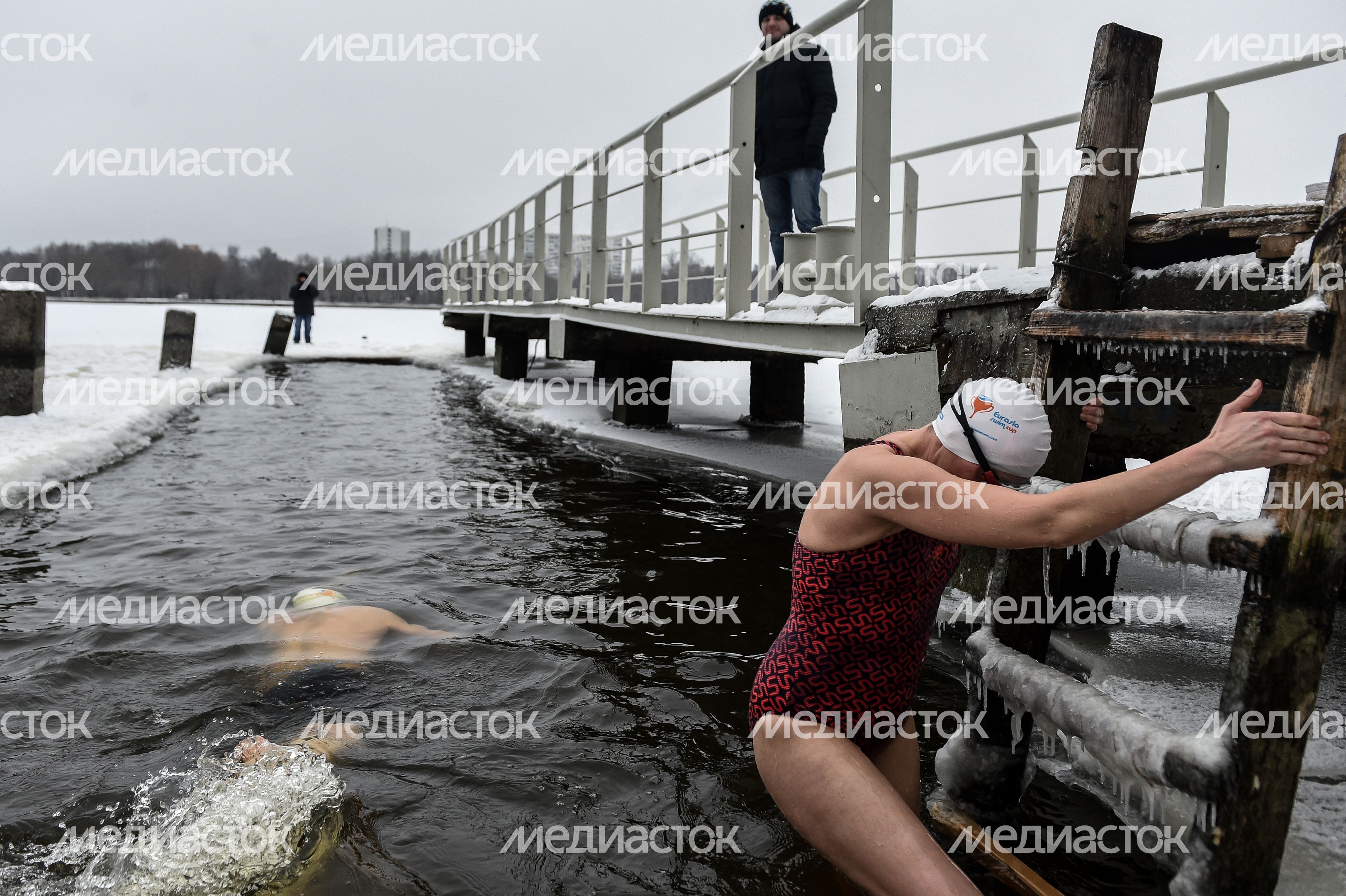 Купание моржей в Долгопрудном