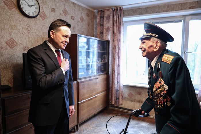 Губернатор присвоил знание Почетного гражданина ветерану Великой Отечественной войны Александру Золотову