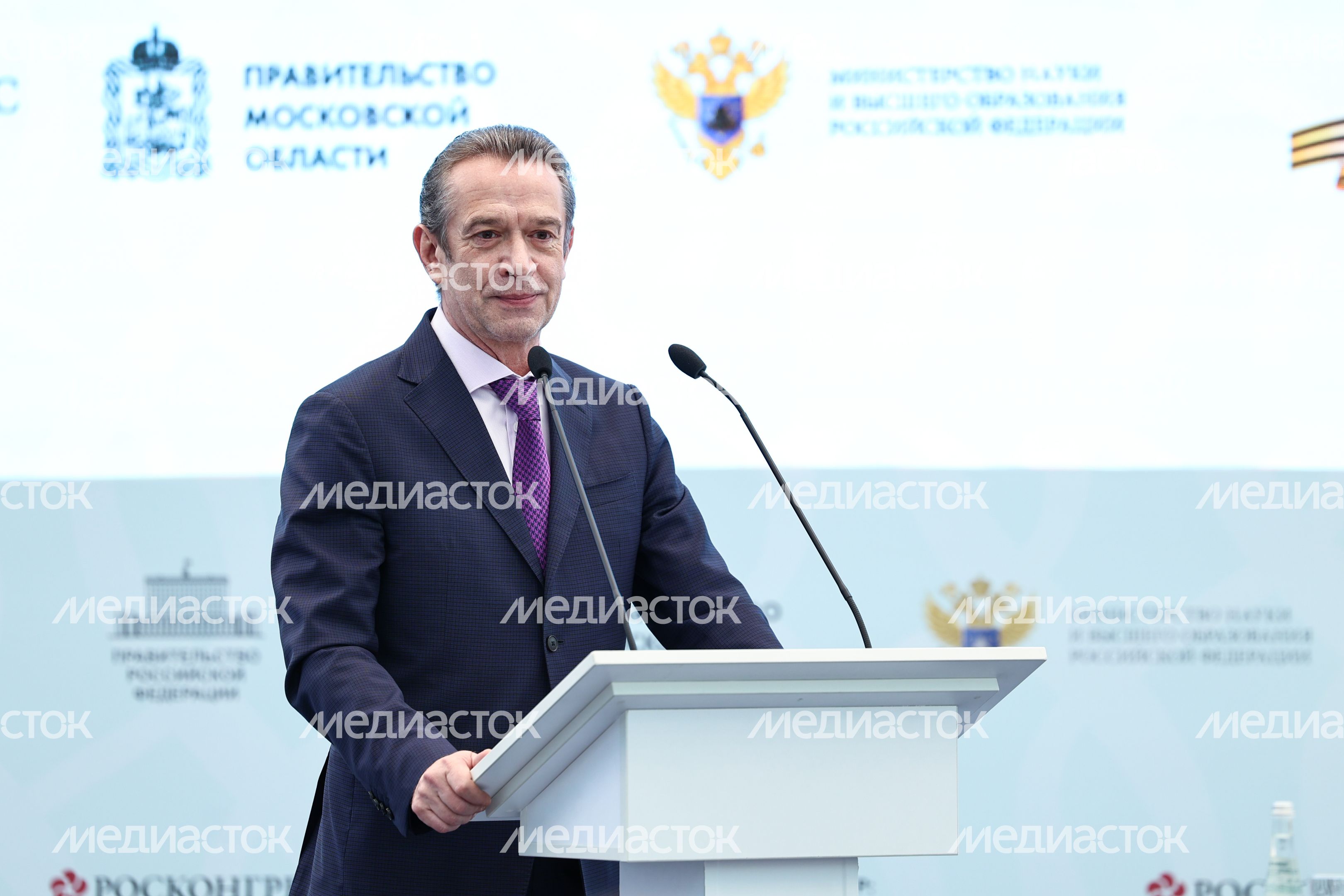 Владимир Машков на пленарной сессии форума "Россия и мир: тренды здорового долголетия" Владимир Машков на пленарной сессии форума "Россия и мир: тренды здорового долголетия"