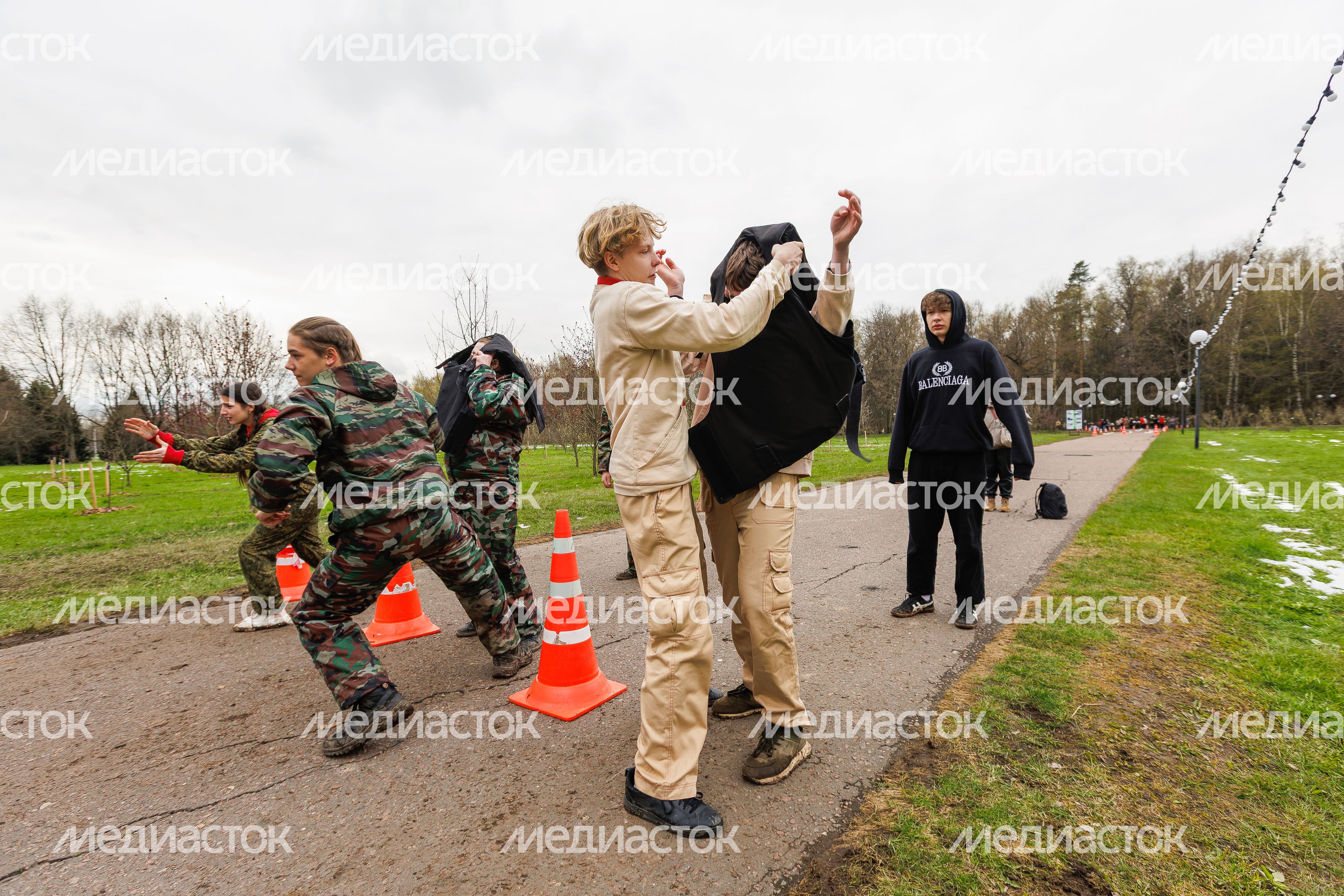 Военно-патриотическая игра «Юнармия, вперед!», посвященная Дню Победы, в Горках Ленинских Военно-патриотическая игра «Юнармия, вперед!», посвященная Дню Победы, в Горках Ленинских