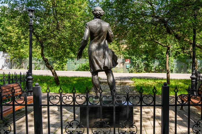 Памятник писателю и поэту Андрею Белому в Кучино