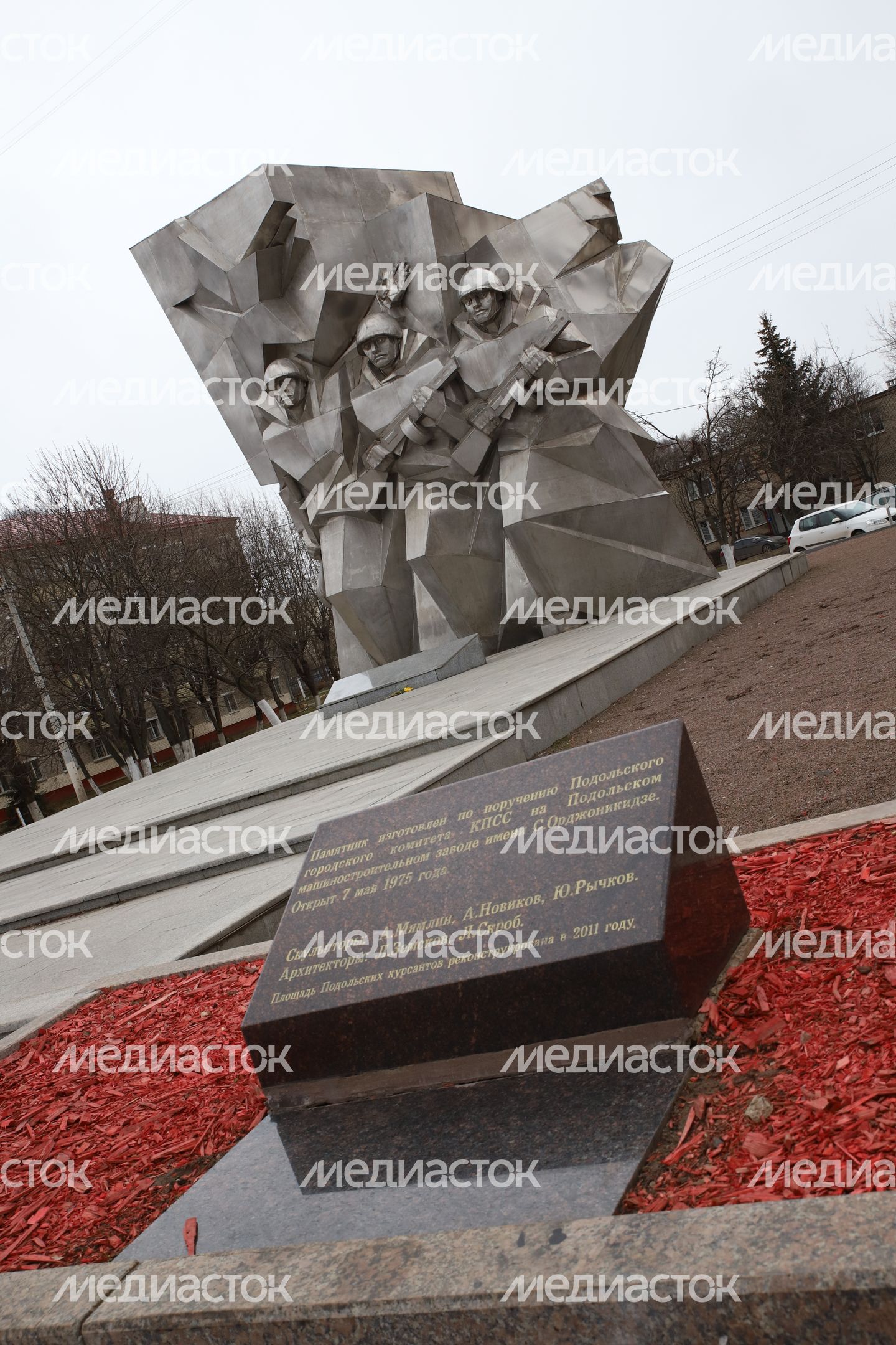 Памятник подольским курсантам Памятник подольским курсантам