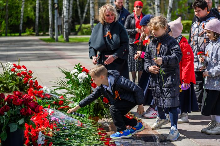 Патриотическая акция "Вахта Памяти" у Мемориала Славы в Королеве