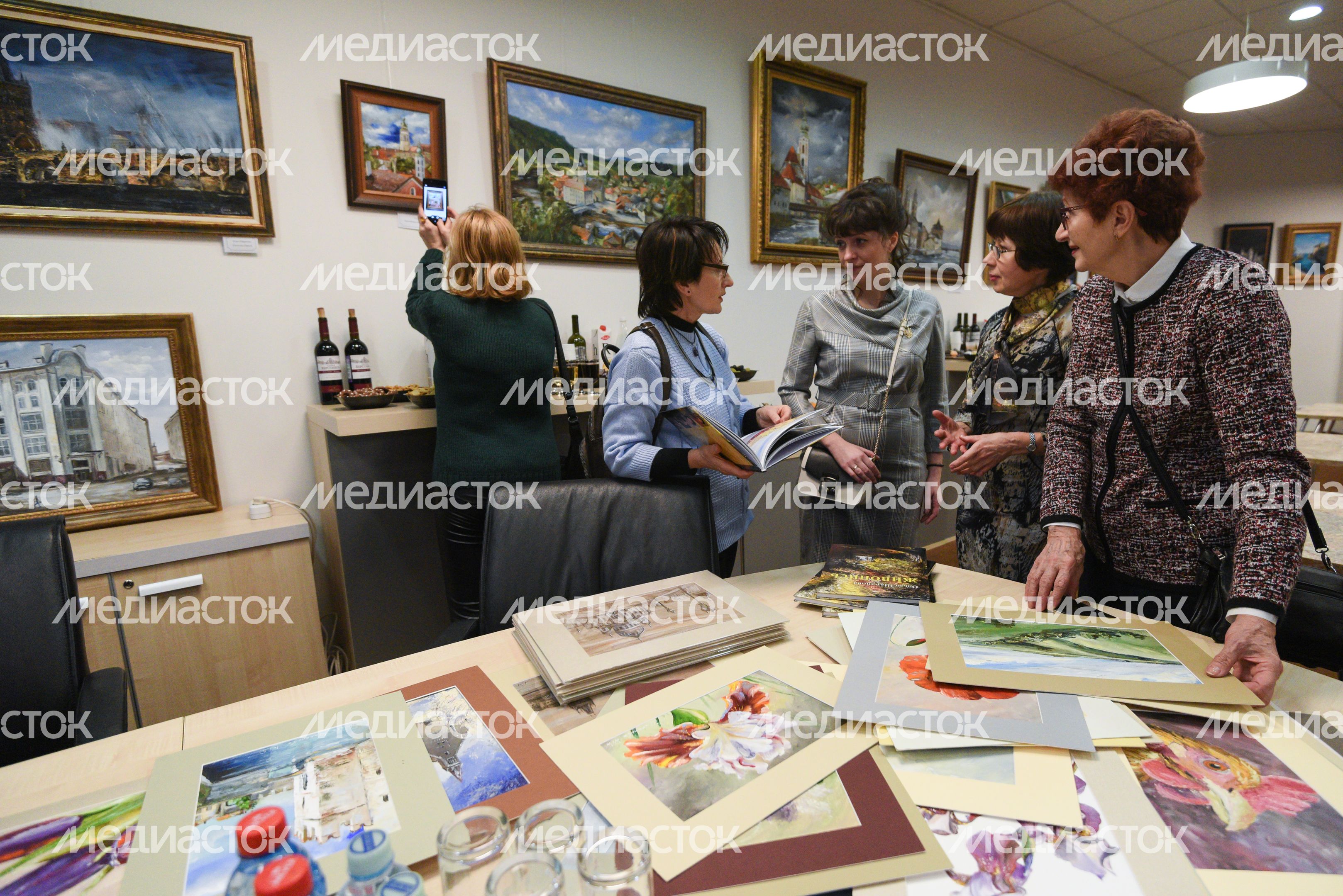 Открытие выставки «Европейские улицы» художника Ольги Шараповой в Москве